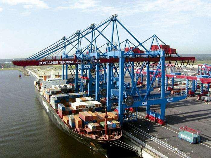 Portal Crane de containere de la Yuntian Crane.jpg Portal Container Crane From Yuntian Crane.jpg